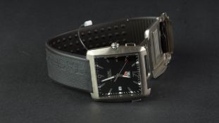 GENTLEMEN'S TAG HEUER TIGER WOOD GOLF WRISTWATCH, square textured black grey dial with date aperture