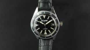 GENTLEMEN'S LE COURIER VINTAGE DIVERS WATCH, circular black with luminous hour markers and a date