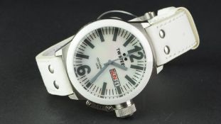 GENTLEMEN'S TW STEEL CEO CANTEEN WRISTWATCH, circular white dial with day date and black hour