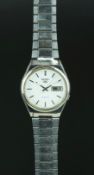 GENTLEMEN'S SEIKO 5 AUTOMATIC WRISTWATCH, circular silver dial with baton hour markers and day