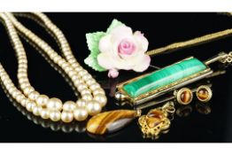 Selection of costume jewellery, including a malachite necklace and faux pearls