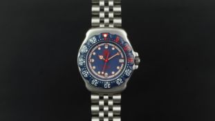MID SIZE TAG HEUER PROFESSIONAL WRISTWATCH, circular navy dial with date aperture and luminous