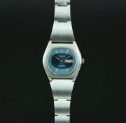GENTLEMEN'S BULOVA AUTOMATIC WRISTWATCH, oval blue dial with day date aperture and silver hour