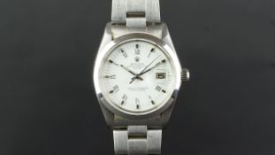 GENTLEMEN'S ROLEX OYSTER PERPETUAL DATE WRISTWATCH, circular white dial with silver hour markers and