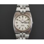 GENTS OMEGA CONSTELLATION WRISTWATCH, circular silver dial with baton hour markers and a day date