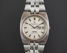 GENTS OMEGA CONSTELLATION WRISTWATCH, circular silver dial with baton hour markers and a day date