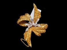 Diamond set floral brooch, set with round cut diamonds, in textured 18ct yellow gold