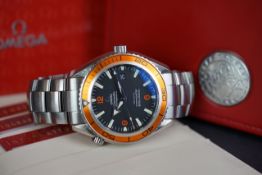 GENTS OMEGA PLANET OCEAN W/ BOX AND PAPERS, circular navy dial with luminous hour markers and hands,