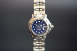 LADIES' STAINLESS STEEL TAG HEUER QUARTZ DATE WRISTWATCH, REF WH1351-K1, round blue dial, rotating