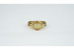 French cats-eye chrysoberyl ring, central cabochon cut cats-eye chrysoberyl in a heavy gold band,