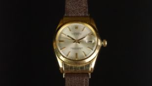 GENTLEMEN'S ROLEX OYSTER PERPETUAL DATE 9K GOLD REF. 1500, circular silver dial with gold baton hour