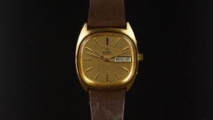 GENTLEMEN'S OMEGA DAY DATE WRISTWATCH, rounded square champagne dial with baton hour markers and day