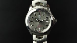 GENTLEMEN'S STAINLESS STEEL TAG HEUER LINK TIGER WOODS AUTOMATIC DATE WRISTWATCH, ref WJF2113,