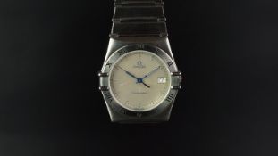 MID SIZE OMEGA CONSTELLATION WRISTWATCH, circular grey dial with dot hour markers and a date