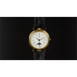 GENTLEMEN'S UNIVERSAL GENEVE MOONPHASE 18K GOLD WRISTWATCH, circular white dial with Roman numerals,