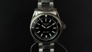 LADIES' GUCCI WRISTWATCH, circular black dial with luminous hour markers and hands, 30mm stainless