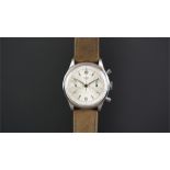 GENTS HEUER CHRONOGRAPH WRISTWATCH, circular off white twin register dial with bronze hour markers