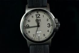 GENTLEMEN'S ORIS DAY DATE WRISTWATCH, circular grey dial with Roman numerals and day date apertures,