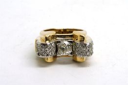 Diamond ring, central old cut diamond, with high scroll shoulders to each side, set with single