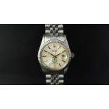 RARE GENTLEMEN'S ROLEX DATEJUST SAUDI DIAL WRISTWATCH REF. 1601, circular silver Saudi dial with