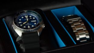 NOS SEIKO TURTLE BLUE LAGOON AUTOMATIC DIVERS WATCH, circular blue radial dial, luminous hands and