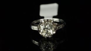 Single stone diamond ring, mounted in white metal stamped PLAT, set with a cushion shaped old cut
