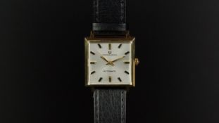 GENTLEMEN'S UNIVERSAL GENEVE WRISTWATCH CIRCA 1964, square silver dial with golf and black hour