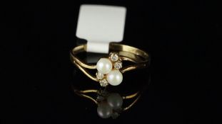 Pearl and diamond twist ring, mounted in 9ct yellow gold ring size N