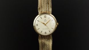 GENTLEMEN'S TUDOR ROYAL SMALL ROSE 9K GOLD WRISTWATCH W/ ROLEX MESH BRACELET, circular off white