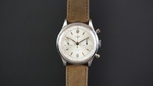 GENTS HEUER CHRONOGRAPH WRISTWATCH, circular off white twin register dial with bronze hour markers
