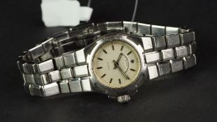 LADIES' VACHERON & CONSTANTIN OVERSEAS WRISTWATCH, circular silver dial with silver hour markers and