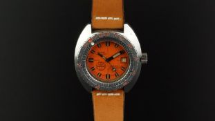 GENTLEMEN'S DOXA US DIVER CO SUB 300T DIVERS WRISTWATCH, circular orange dial with thick hour