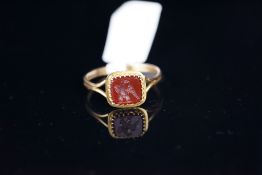 Carnelian carved ring, central carnelian seal carved with an eagle, mounted in yellow metal