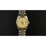 GENTLEMEN'S ROLEX OYSTER PERPETUAL DATEJUST LINEN PIE PAN DIAL WRISTWATCH REF. 1601, circular gold