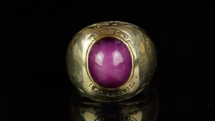 Star ruby ring, central oval star ruby, in a heavy gold setting, ring size S