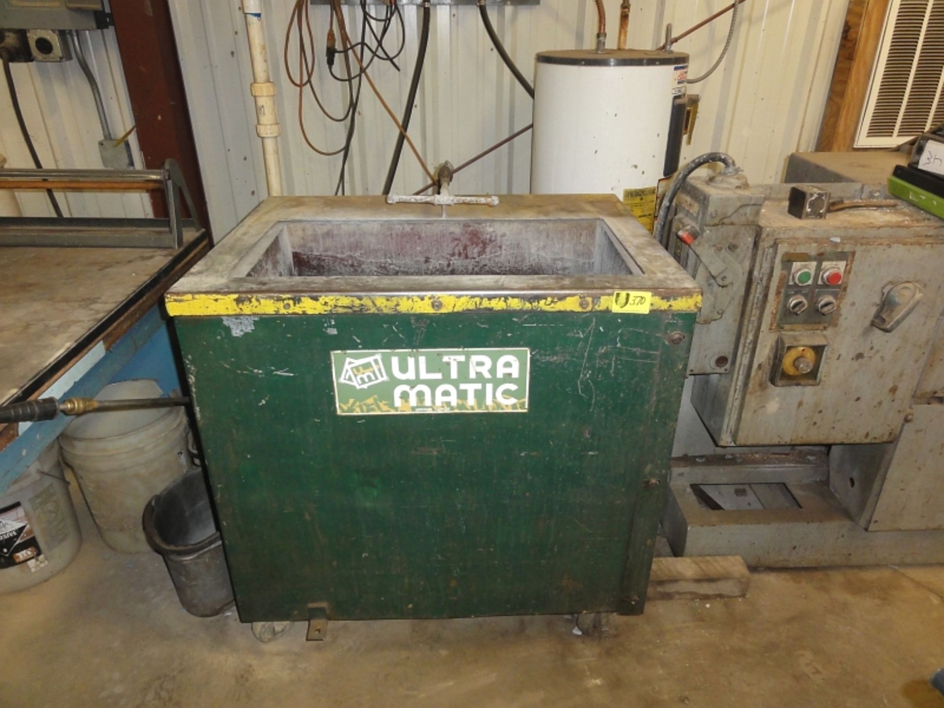 UltraMatic Rectangular Vibratory Finisher, 28" x 15" x 15", w/ discharge