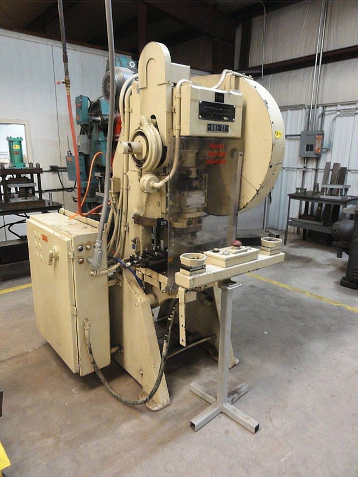 SBL Johnson Punch Press, Mdl 27FWAC, 27 ton cap., 2.5" stroke, 160 SPM, Air Clutch, Palm Buttons, SN - Image 2 of 3