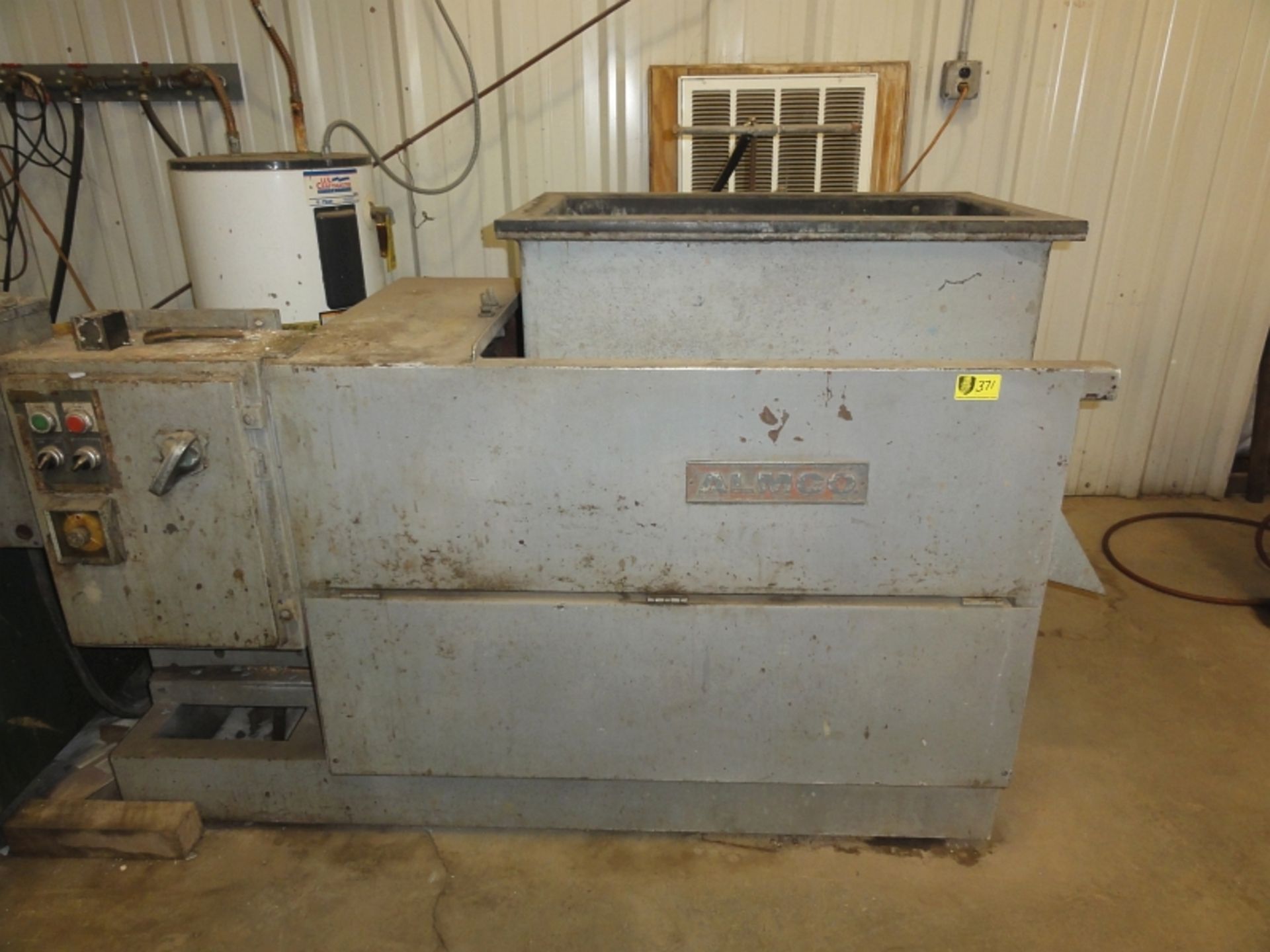 Almco Rectangular Vibratory Finisher, 30" x 16" x 16", w/ discharge