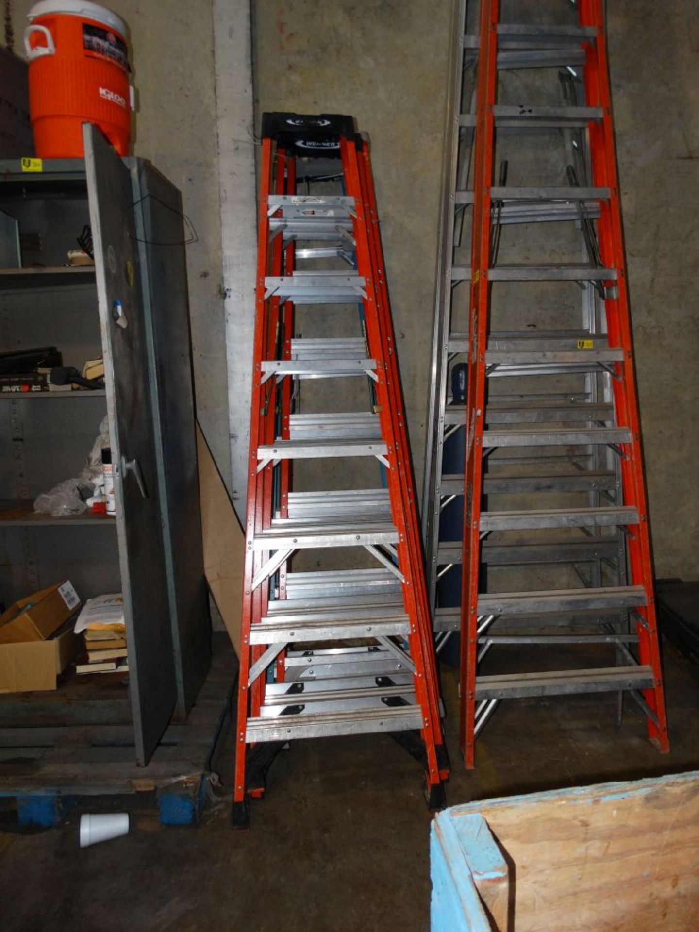 8' Fiberglass Ladders