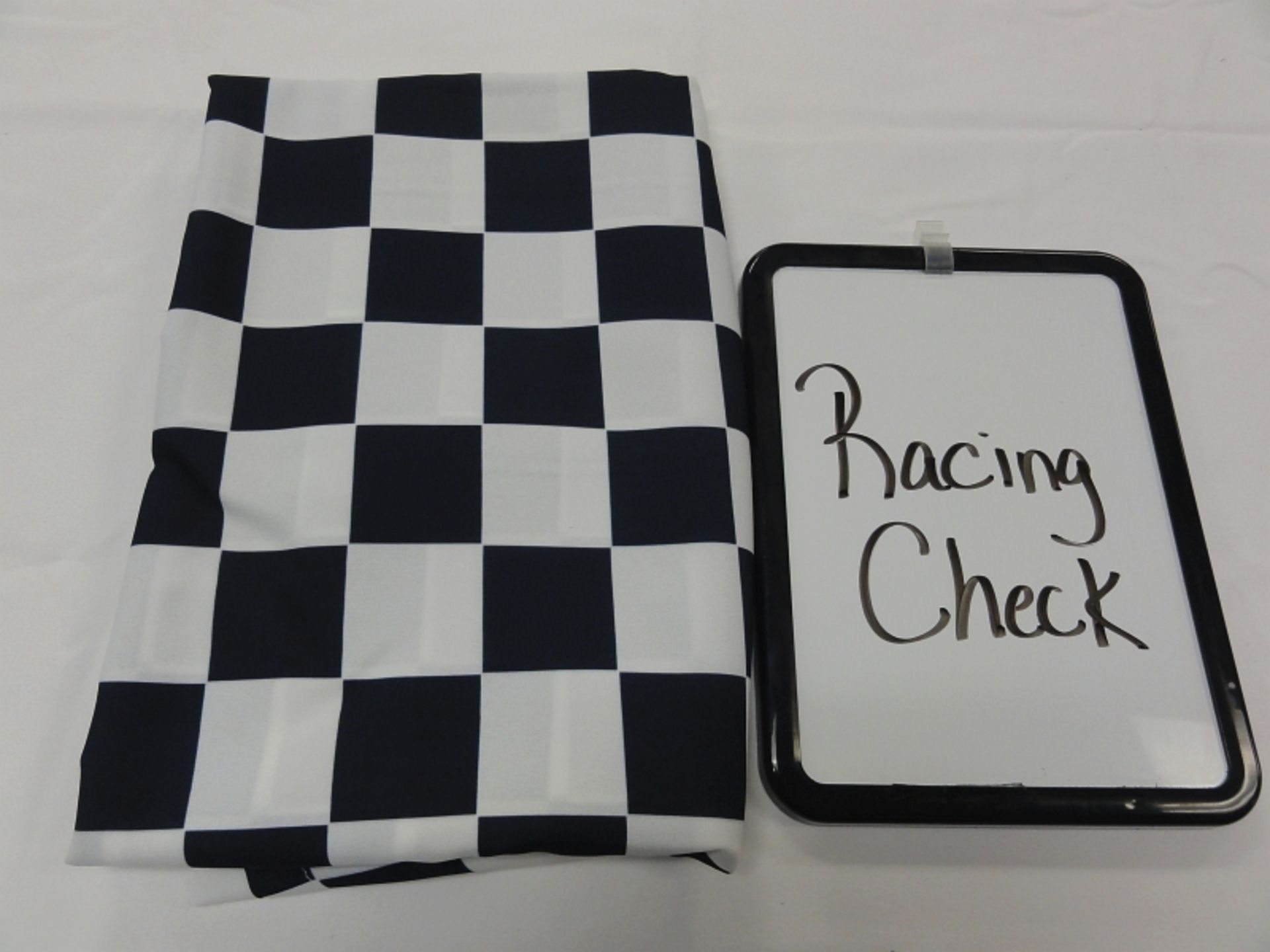 LINEN, RACING CHECK BLACK & WHITE 108" ROUND