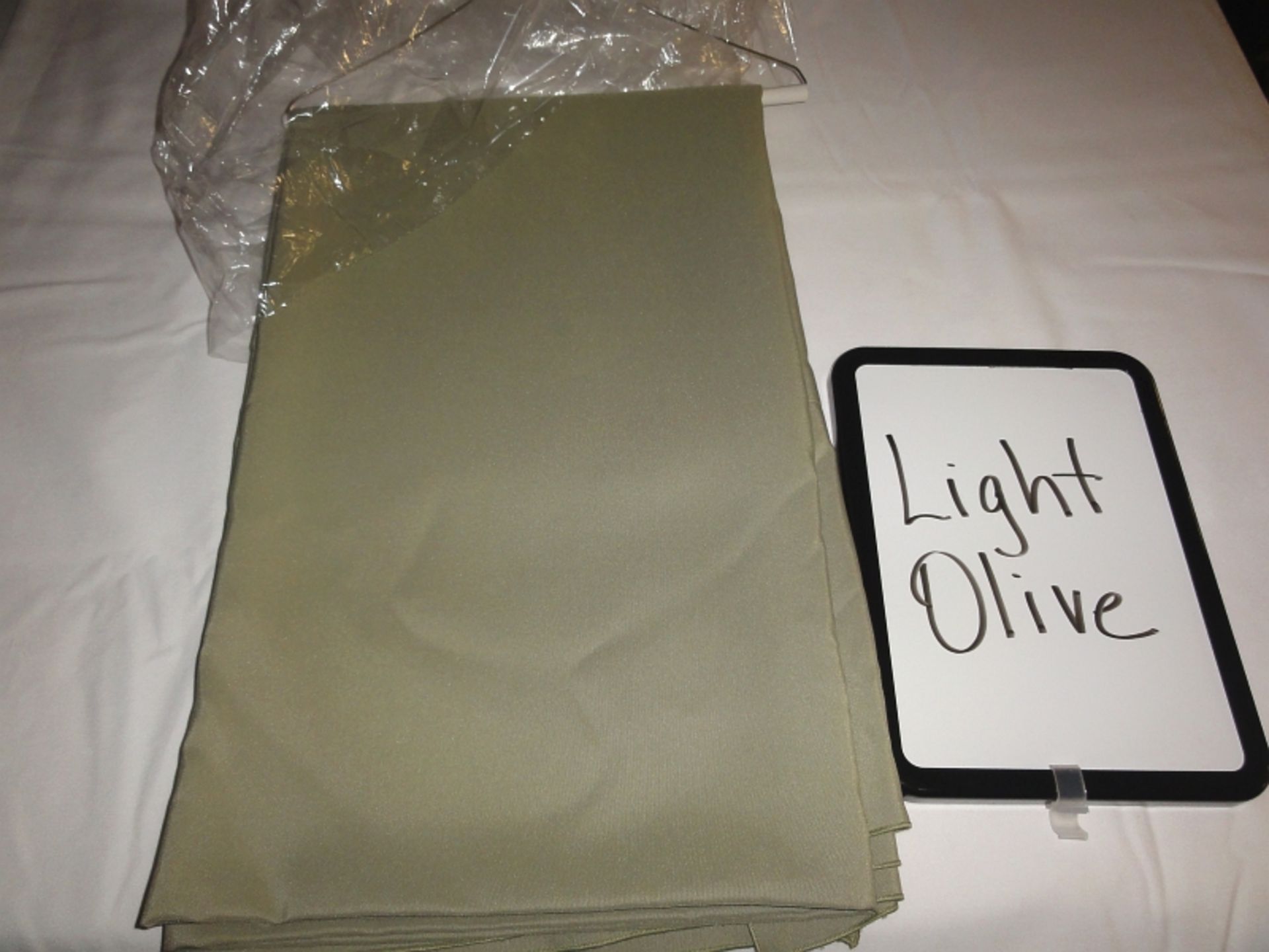 LINEN, POLY LIGHT OLIVE 108" ROUND