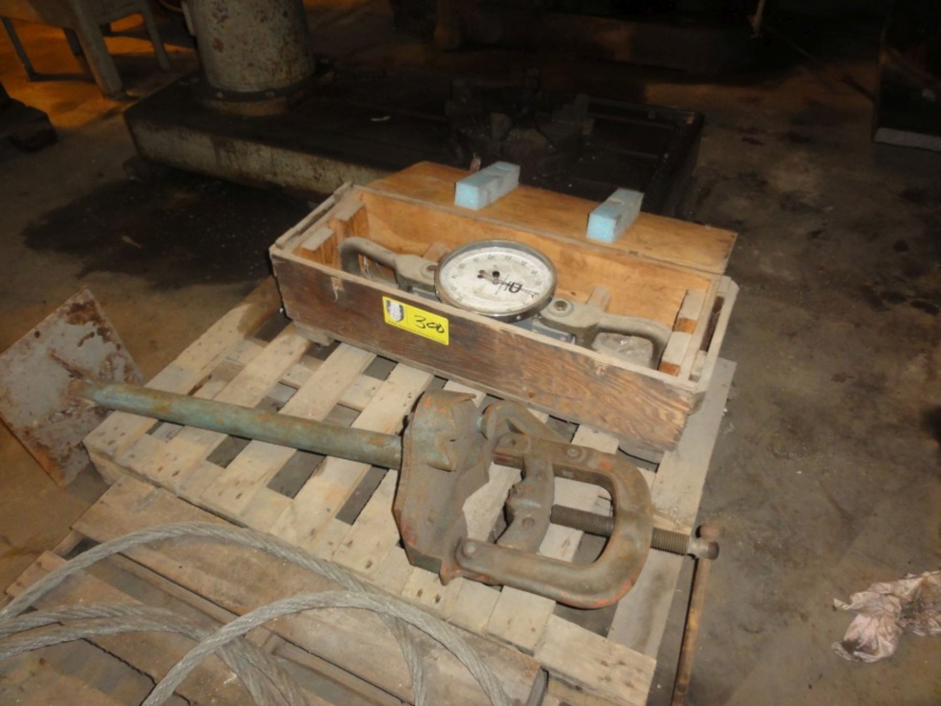 30,000 lb. Crane Scale & Pipe Vise (on pallet)