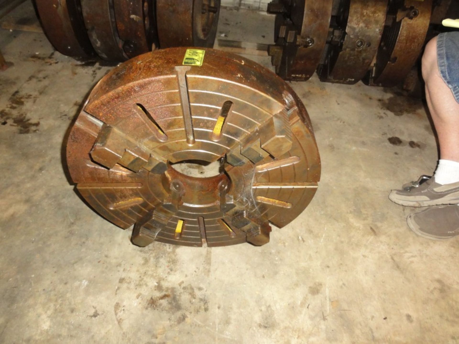 24" 4-jaw D-11 Chuck , 8" Hole