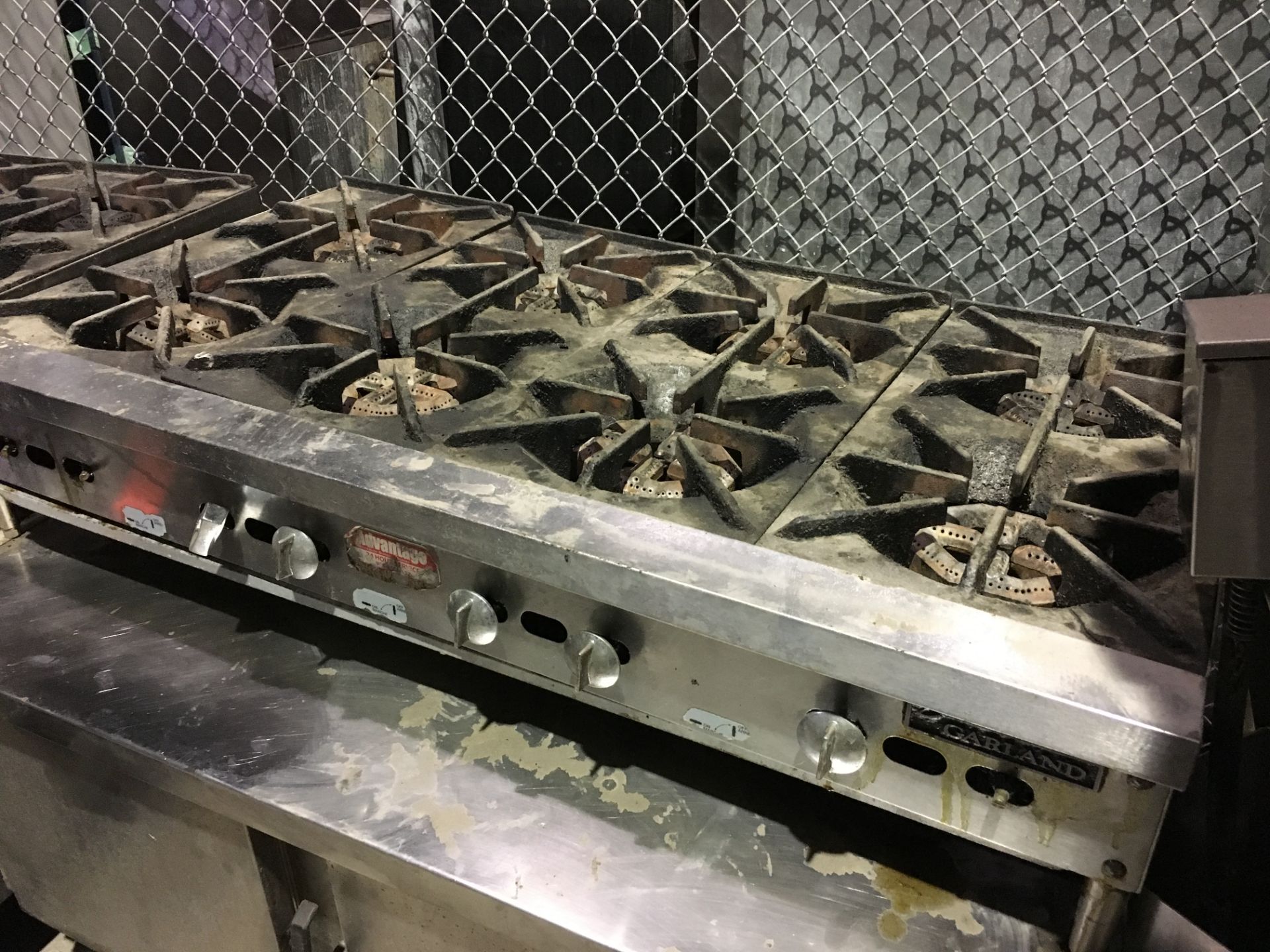 Garland 8 Burner Gas Table Top Stove - unknown condition, removed working - Image 2 of 2