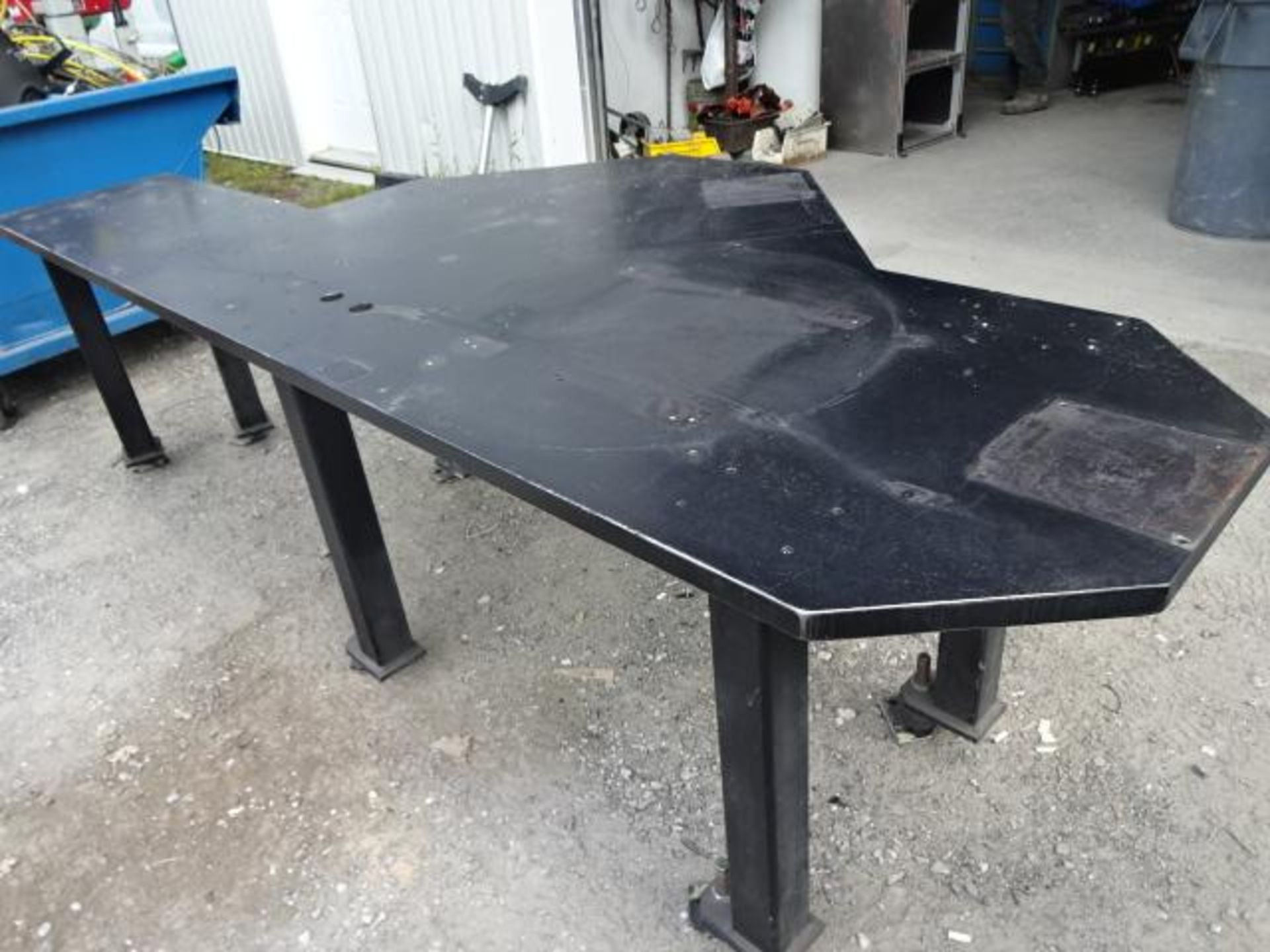 Table en acier 1 "1/4 d'épais - 1 "1/4 thick steel table
