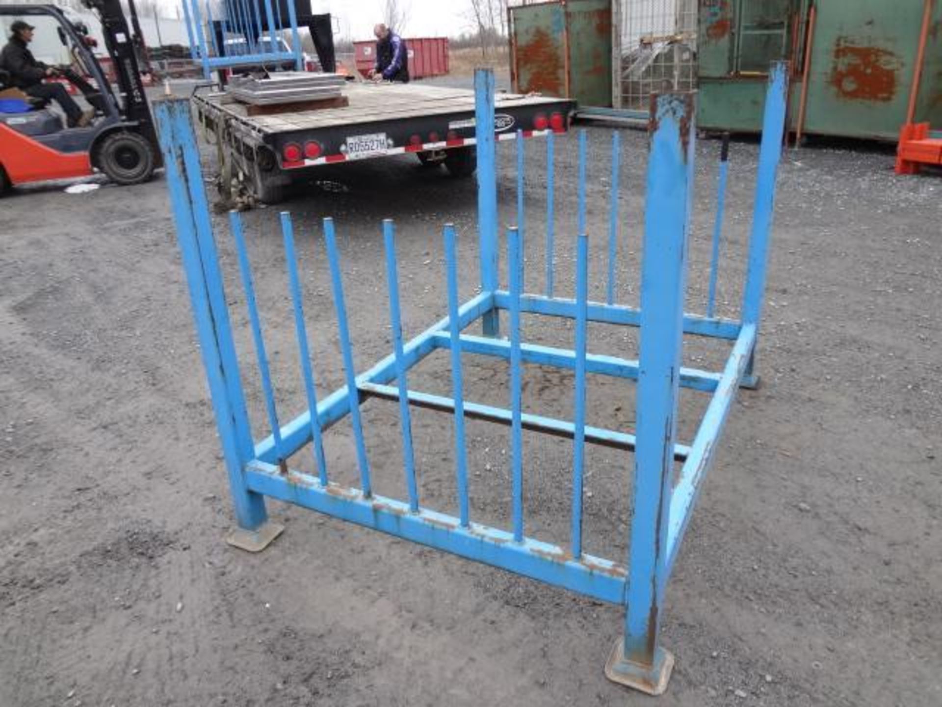 lot de 2 RACKS EMPILABLE ,DIMENSIONS 65" X 46" X 48" DE HAUT - lot of 2 racks 65 x 46 x 48 - Image 2 of 3