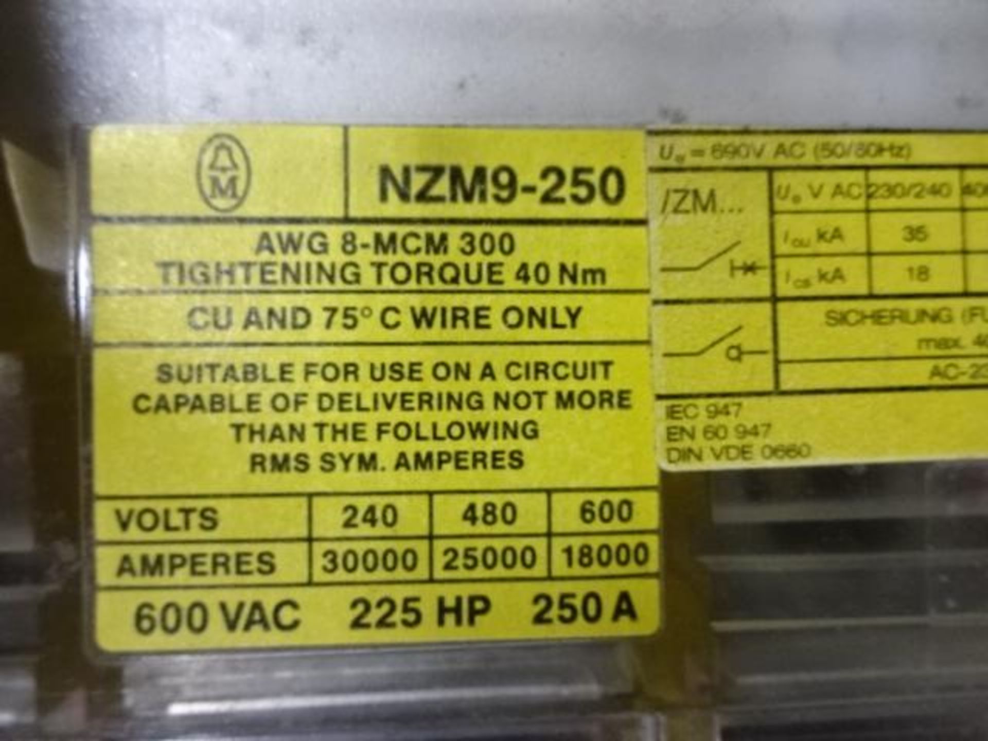 lot de 2 Moeller NZM9-250 Circuit Breaker - lot of 2 Moeller NZM9-250 Circuit Breaker - Image 3 of 3