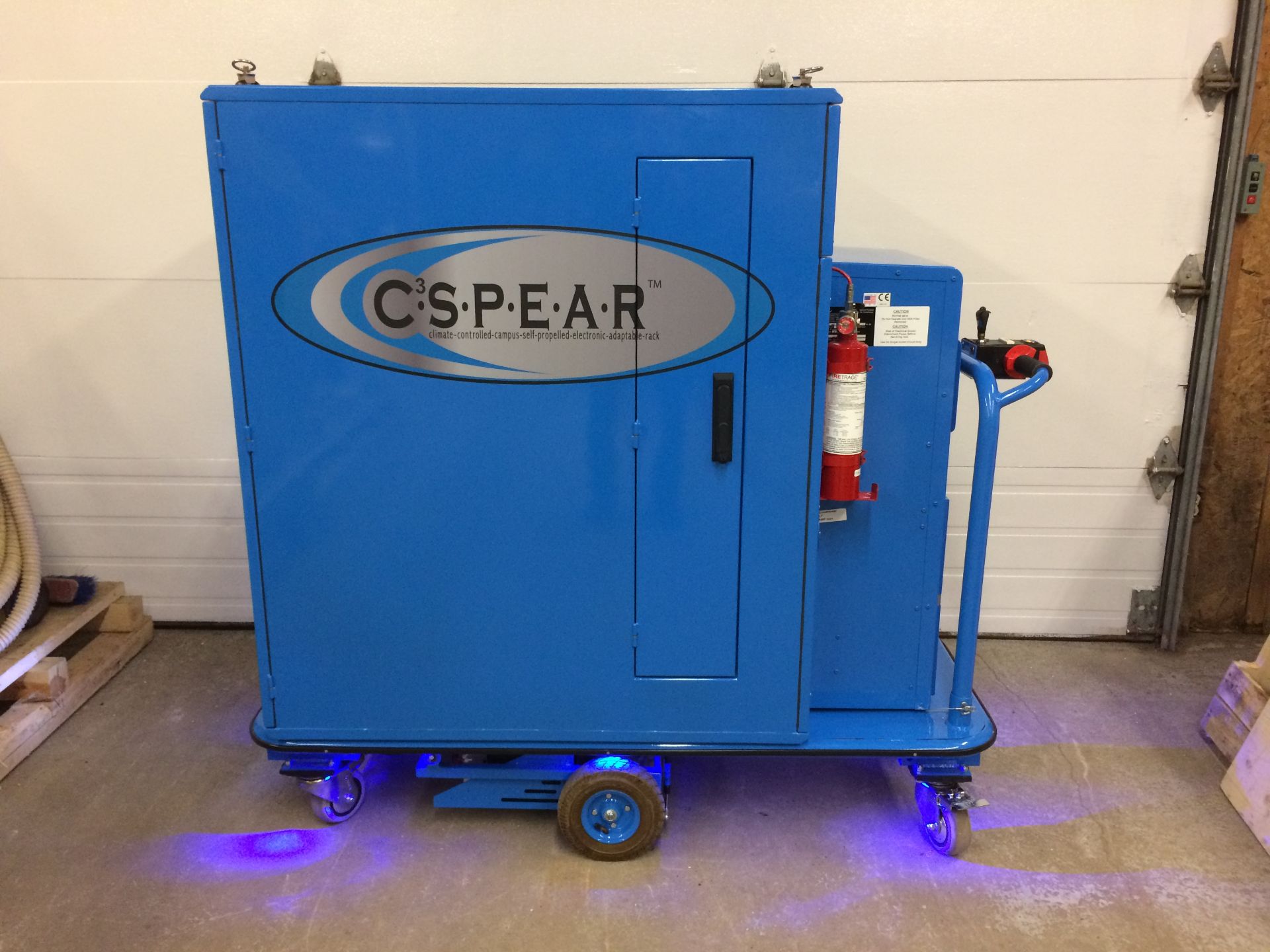 Cabinet de serveur mobile (auto-porter) réfrigéré C3 SPEAR (location Vaudreuil,QC) - C3 SPEAR cooled
