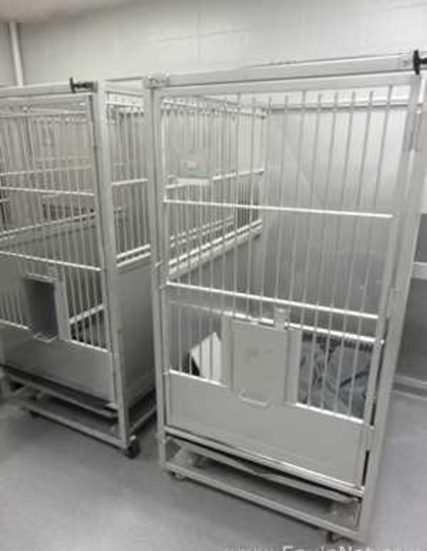 Cage a chien sur roues lot de 2 - Dog cage on wheels lot of 2