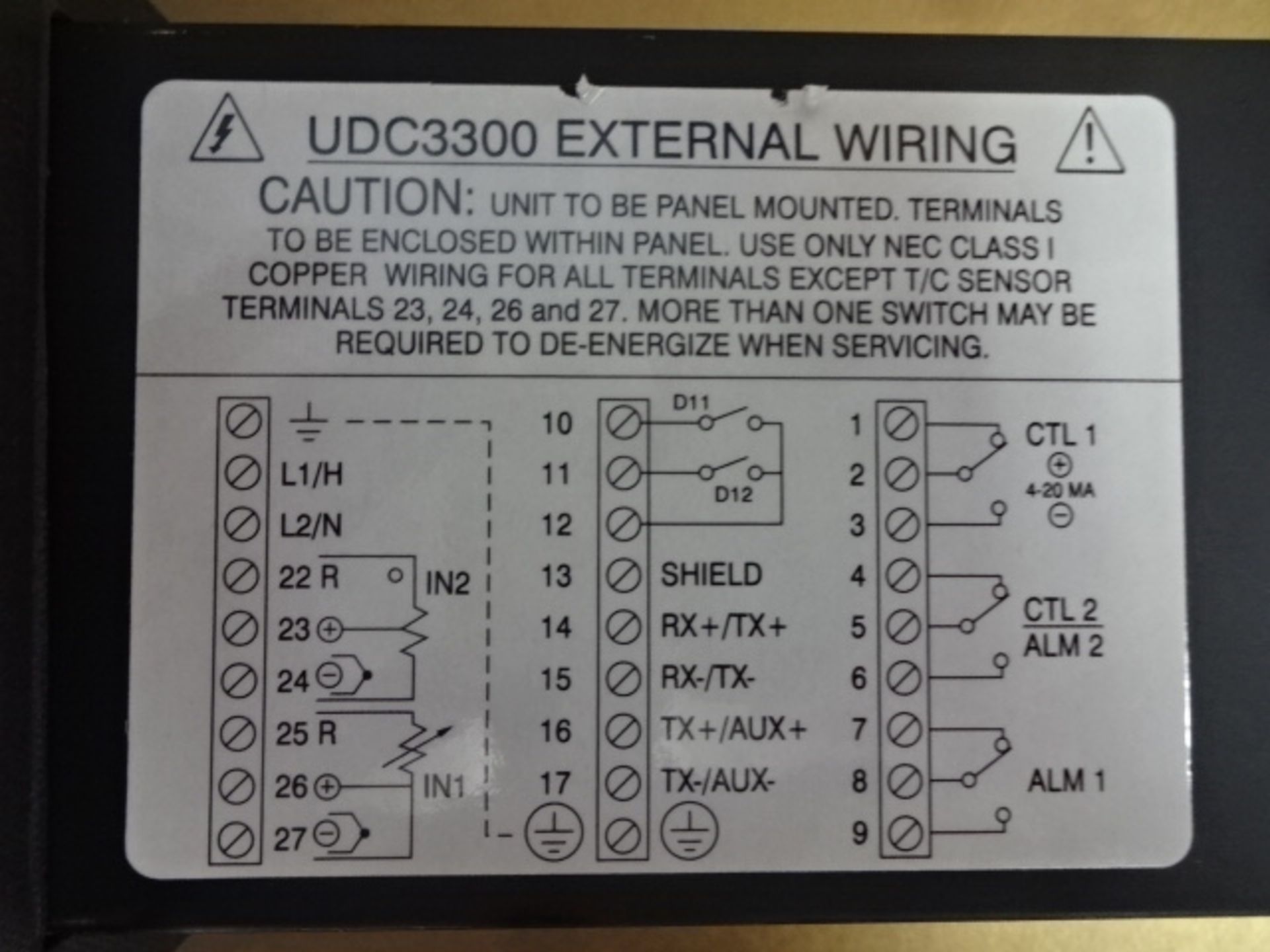 Contrôleur de température HONEYWELL UDC3300 - HONEYWELL UDC3300 TEMPERATURE CONTROLLER - Image 4 of 4